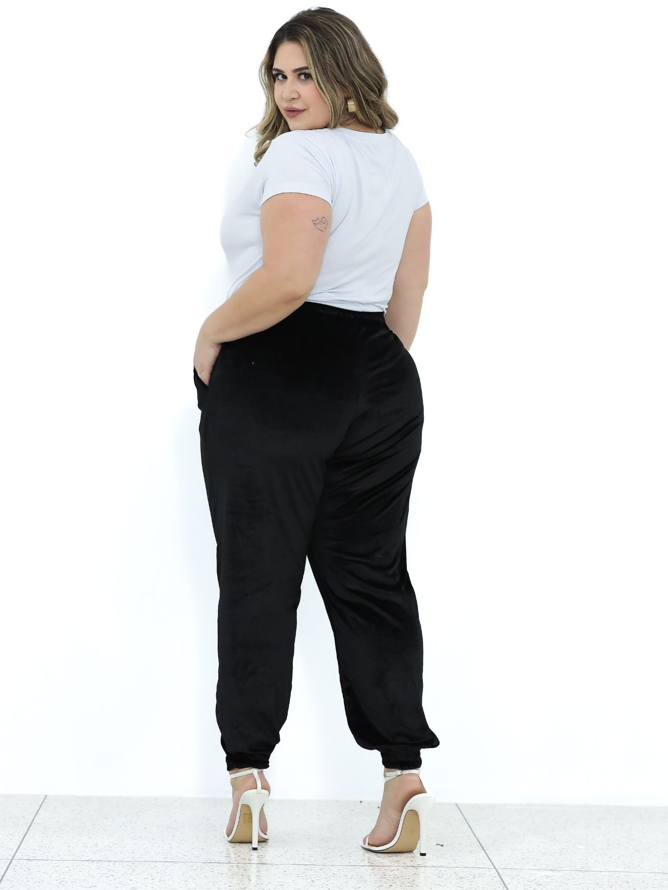 Calça Jogger Plus Size Preta - Estilo Athleisure Premium