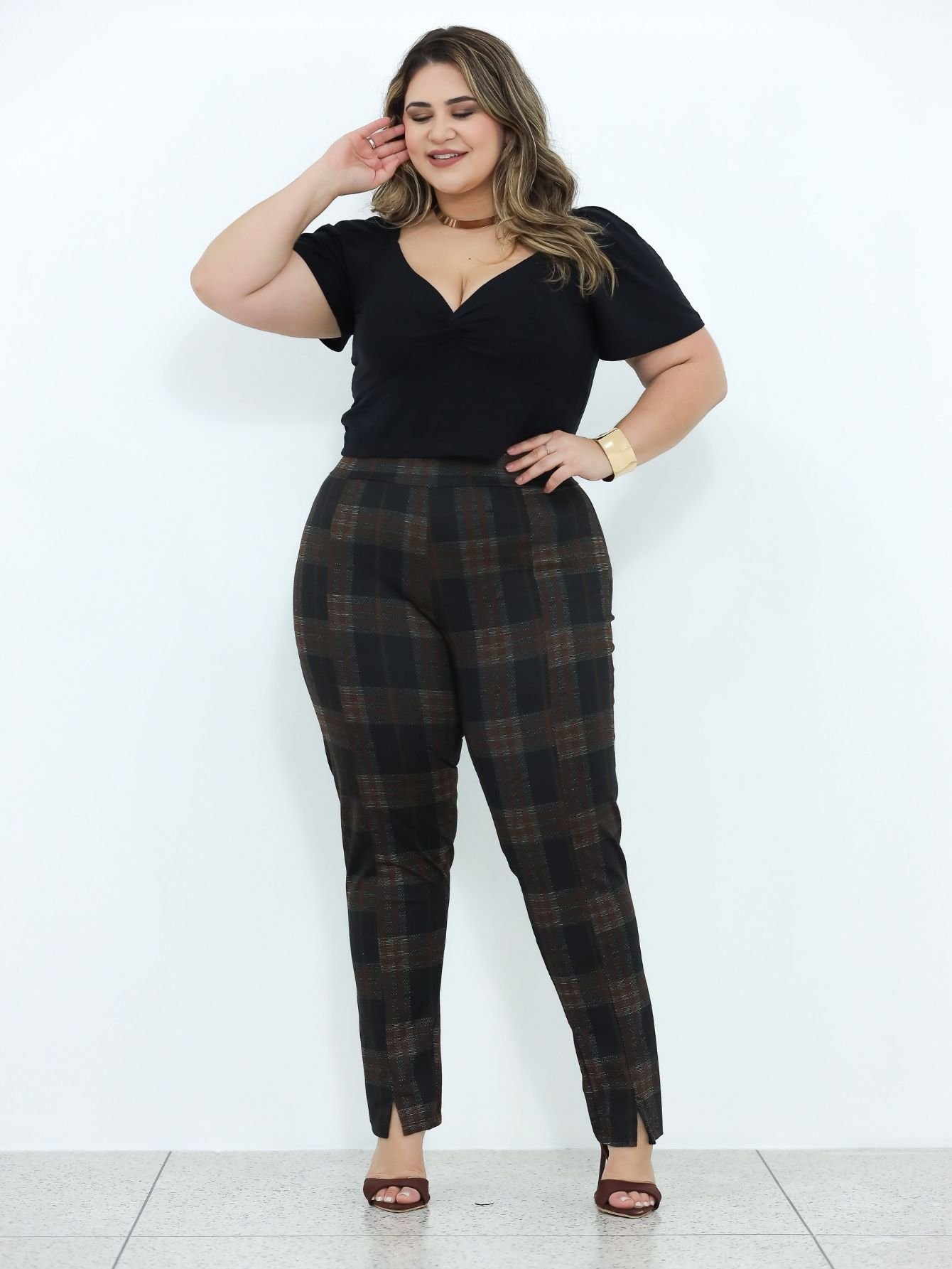 Calça Xadrez Plus Size - Sofisticação em Estampa Clássica