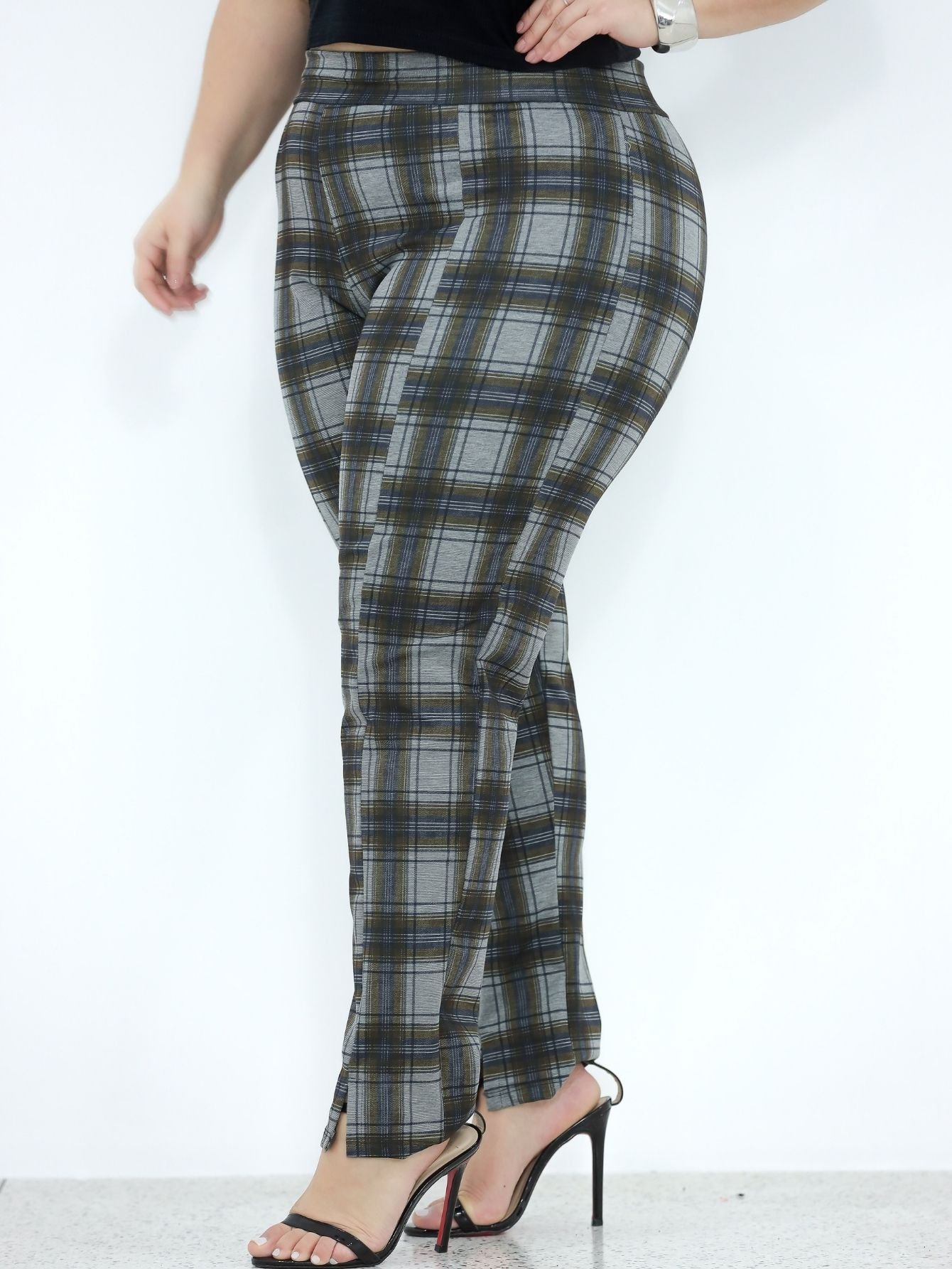 Calça Xadrez Plus Size - Sofisticação em Estampa Clássica - Imagem 6
