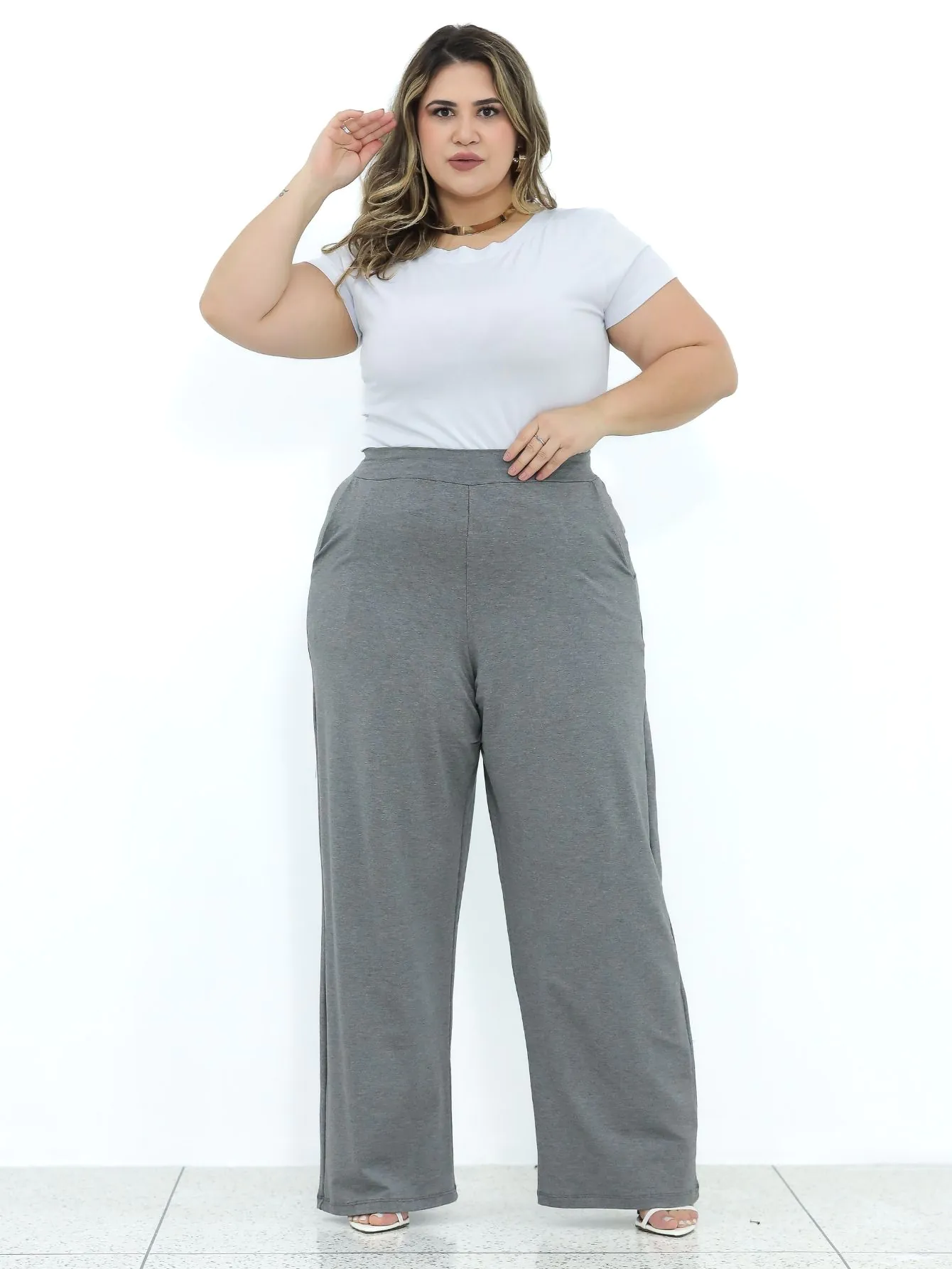 Blusa Básica Plus Size Branca - Essencial Fashion Premium