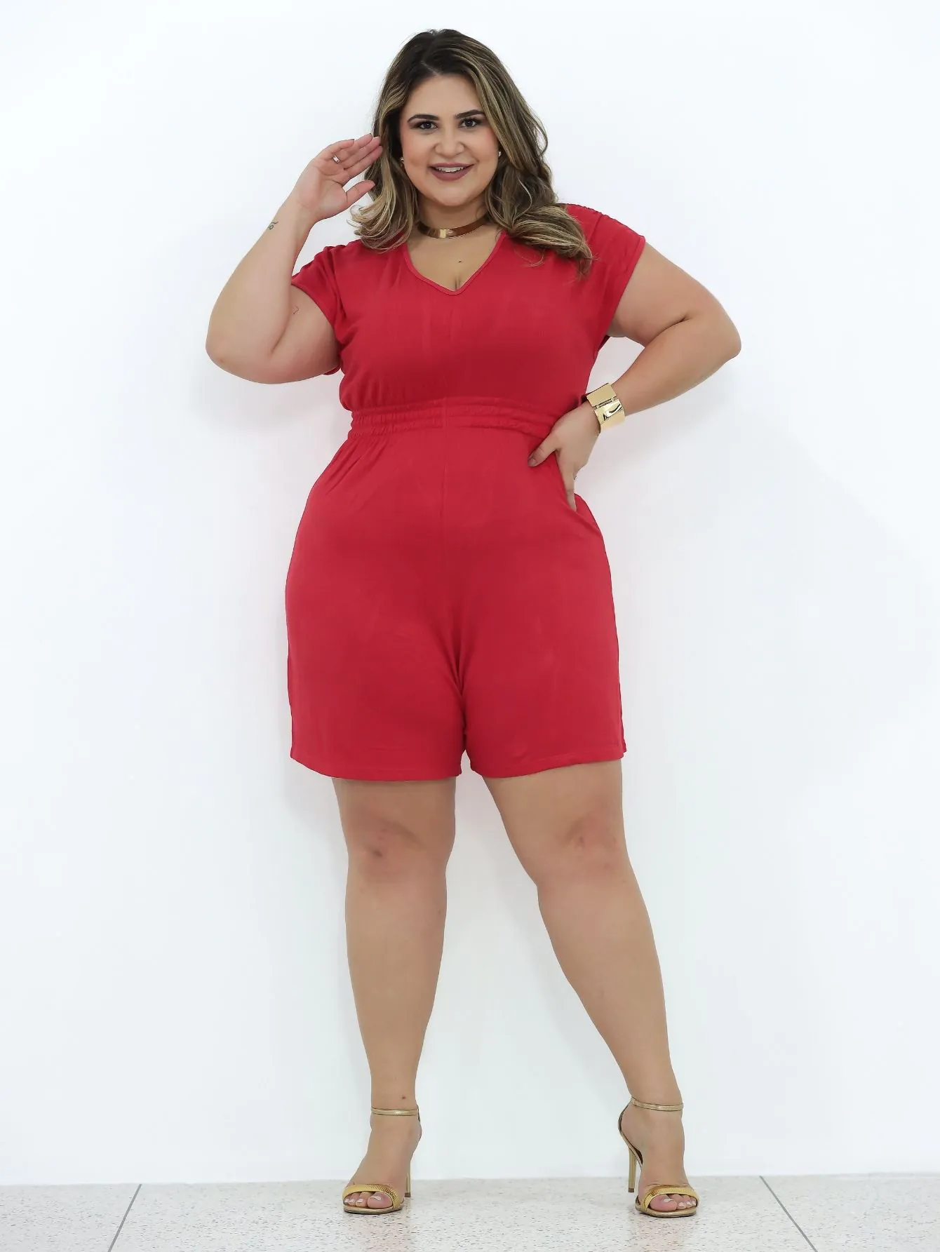 Macaquinho Plus Size - Elegância em Uma Peça